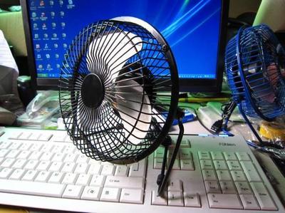 清涼一夏必備 819 USB全金屬電風(fēng)扇，大風(fēng)量省電便攜